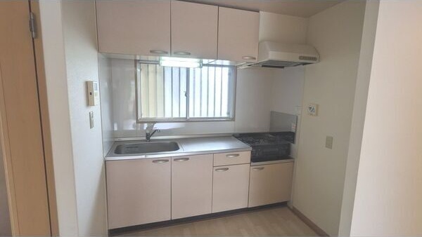 キッチン　※写真は同じマンションの違う部屋のものになります。