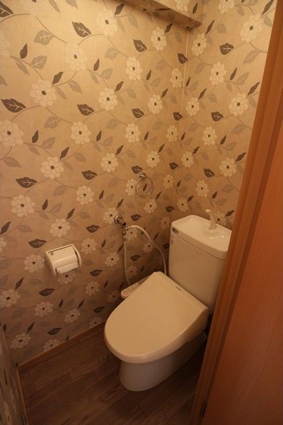 トイレ　※写真は同じマンションの違う部屋のものになります。