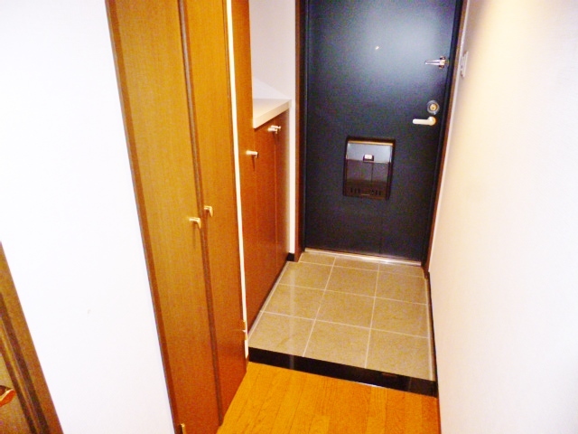 玄関　玄関収納付き