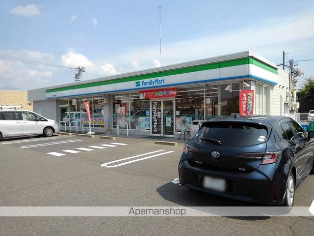 コンビニ　ファミリーマート（コンビニ）まで716m