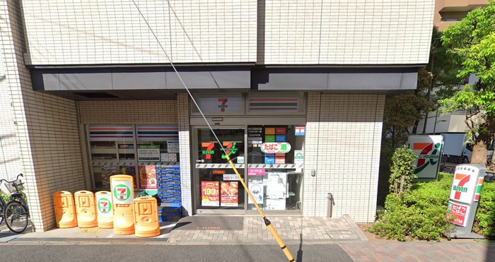 コンビニ　セブンイレブン（コンビニ）まで230m