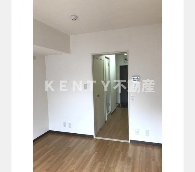 その他部屋・スペース　落ち着いた色調の寝室です