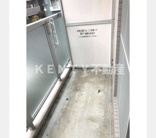 バルコニー　外からの目が気にならないバルコニーで洗濯物が干せます