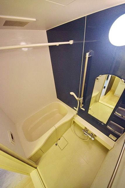 バス・シャワールーム　★お買い物便利な広々物件★