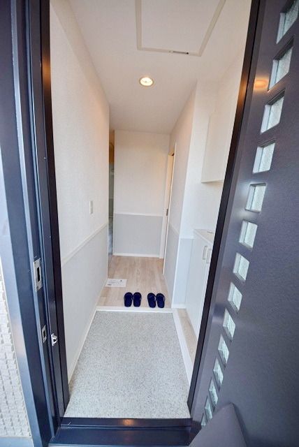 玄関　★お買い物便利な広々物件★