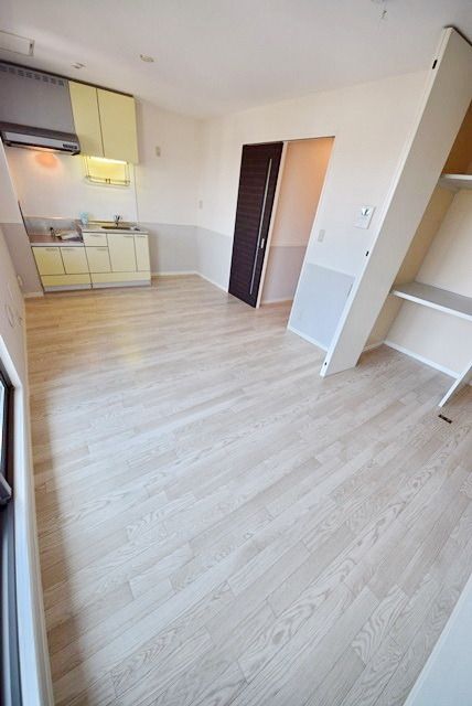 居室・リビング　★お買い物便利な広々物件★