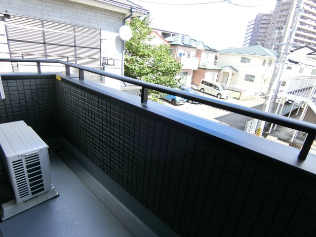 バルコニー　２階のお部屋で洗濯物もたくさん干せます。