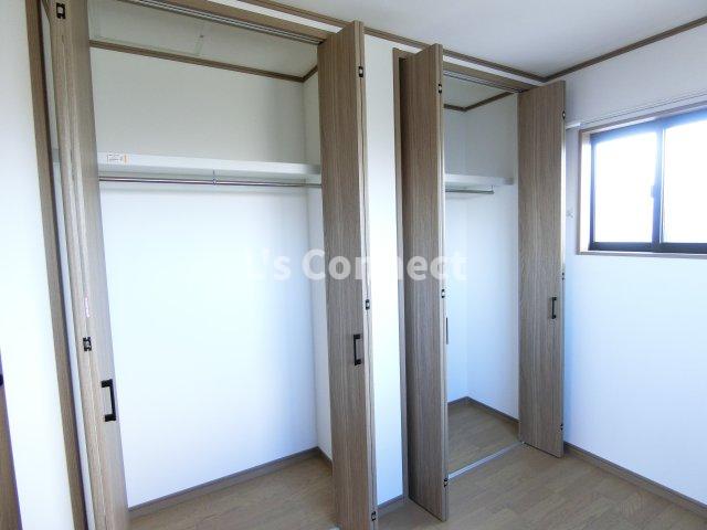 収納　クローゼットでお荷物もすっきり収納。