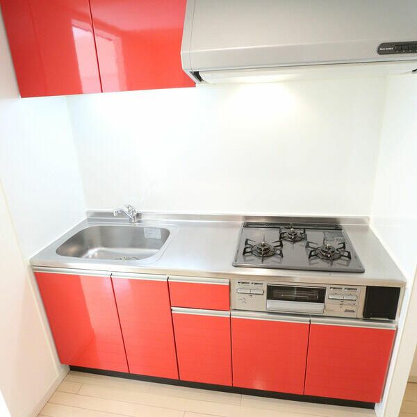 キッチン　コンパクトなキッチンで掃除もラクラク