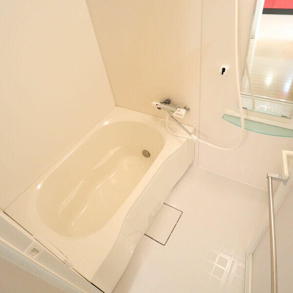 バス・シャワールーム　落ち着いた空間のお風呂です