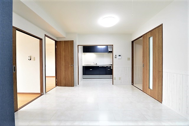 その他　リビングダイニングからキッチン