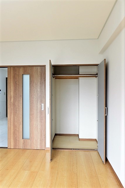 収納　ベランダ側南6.5帖洋室の収納スペース