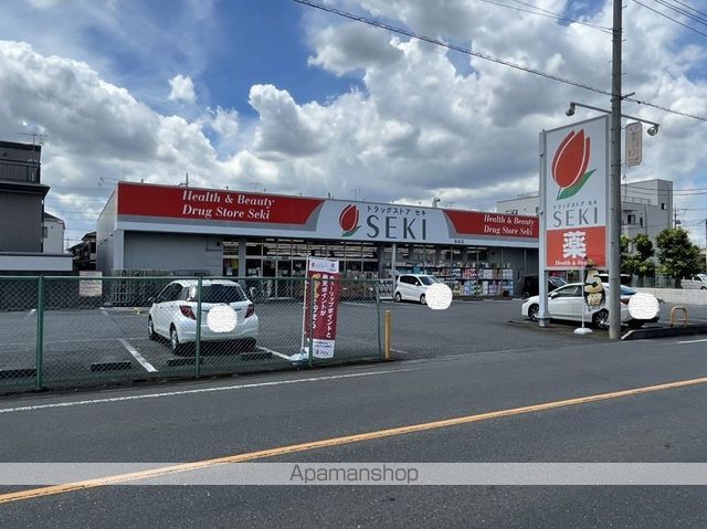 ドラックストア　ドラッグストアセキ蓮田店（ドラッグストア）まで429m