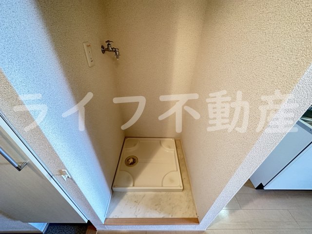 洗面設備　明るい洗面所です