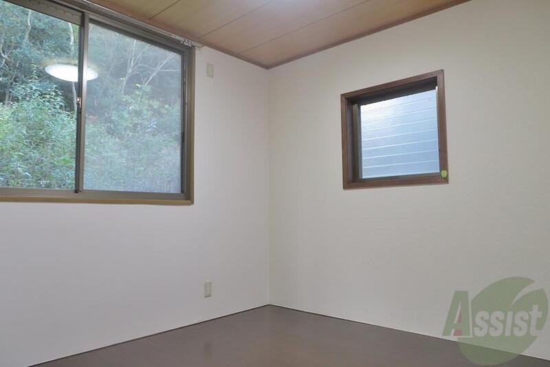 その他部屋・スペース　小窓が有ると開放感と明るさがありますね。