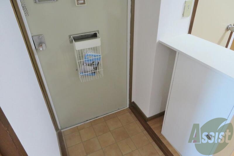 玄関　玄関は小さめですが収納もありスッキリです。