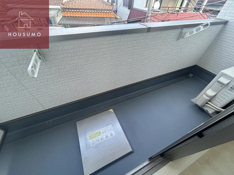 バルコニー　暖かな日差しのふりそそぐバルコニー