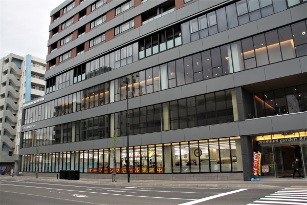 ドラックストア　ツルハドラッグ北4条店（ドラッグストア）まで881m