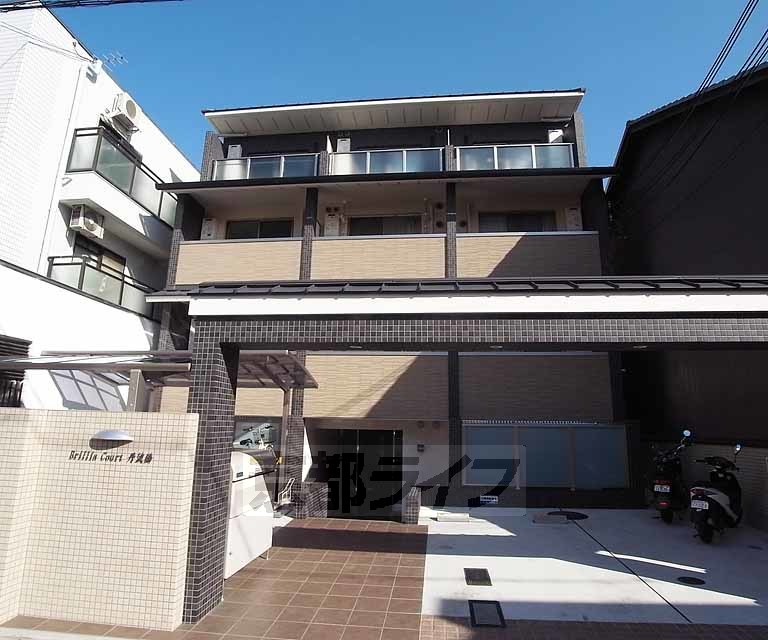 エントランス　建築中です。