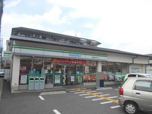 コンビニ　ファミリーマート嵯峨嵐山駅北口店（コンビニ）まで595m