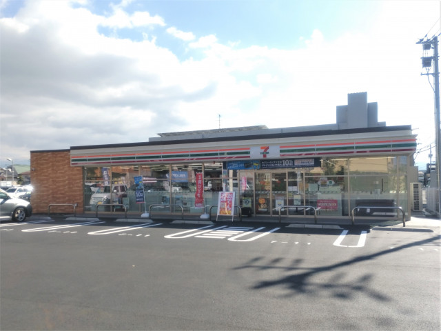 コンビニ　セブンイレブン松山空港通１丁目店（コンビニ）まで195m