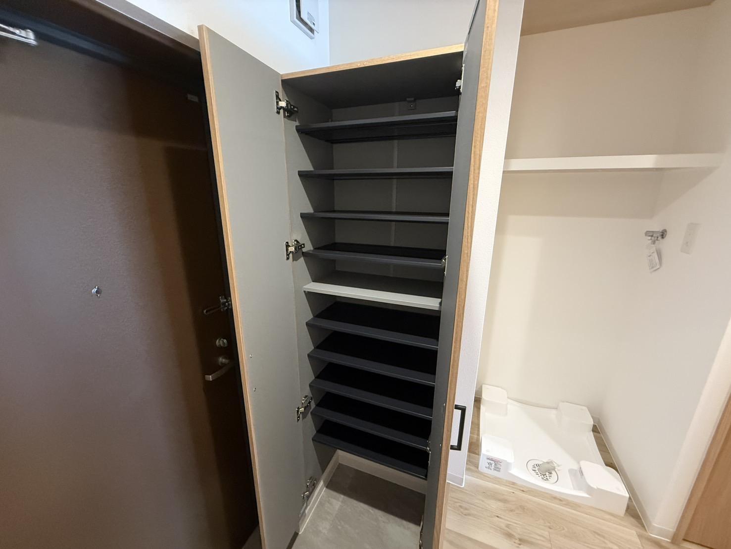 玄関　シューズボックス付きの玄関です