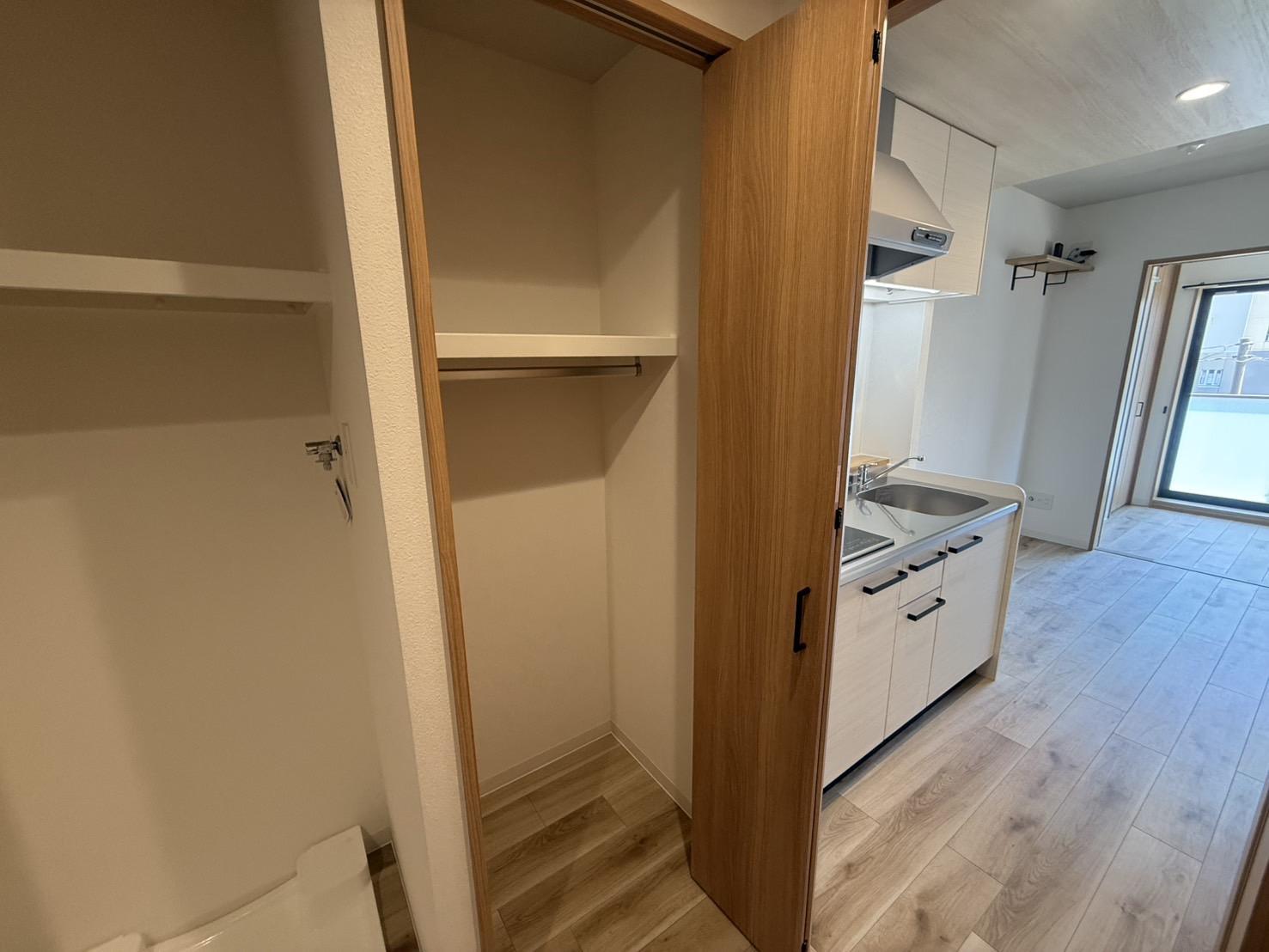 収納　廊下にも収納があります