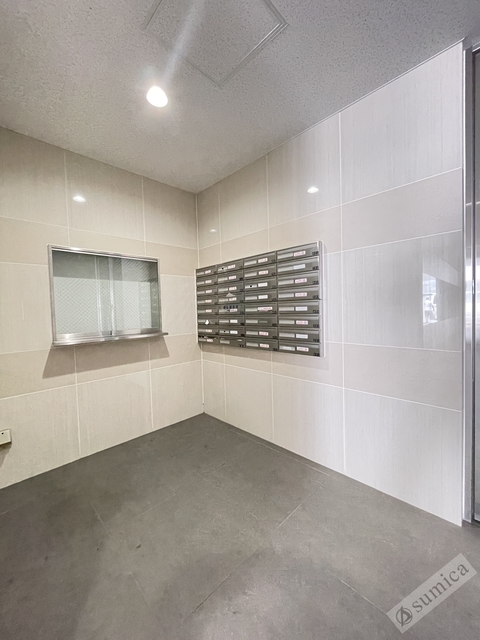 エントランス　明るいエントランスであなたのお帰りをお待ちします＾＾