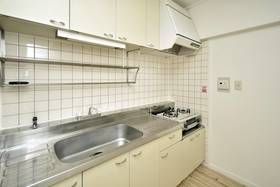 キッチン　コンパクトなキッチンで掃除もラクラク