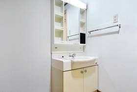 洗面設備　脱衣スペースもあります