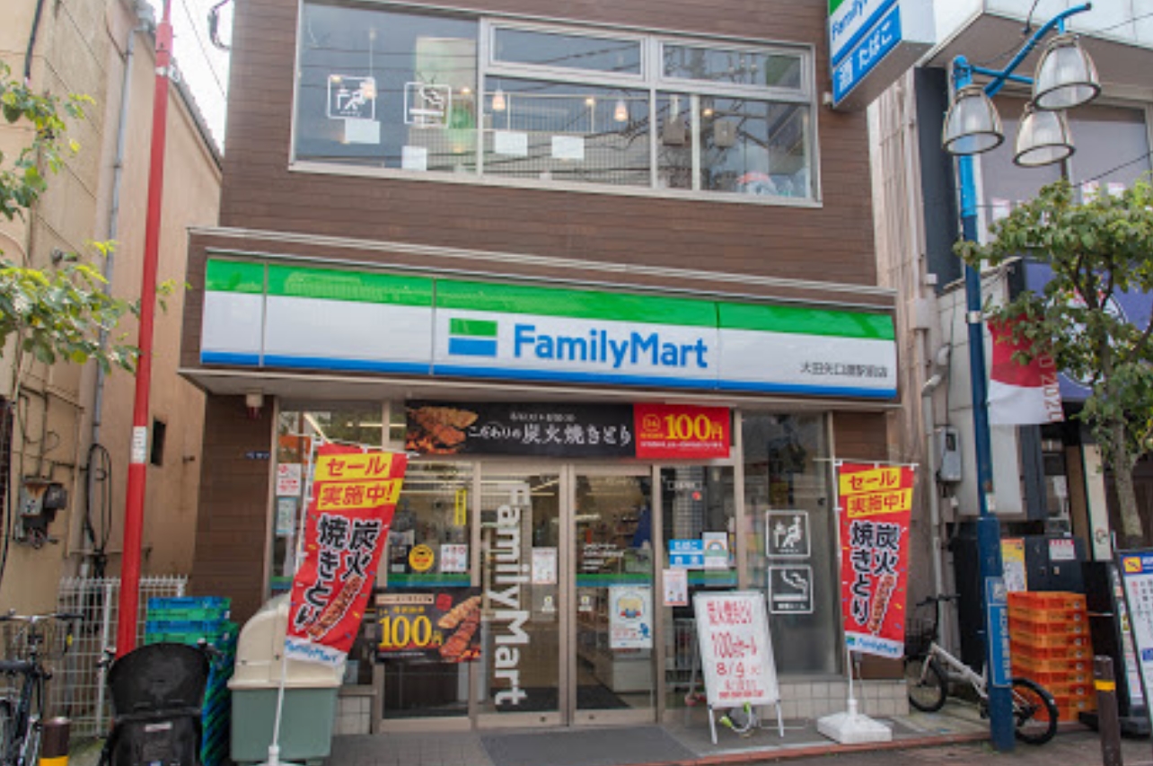 コンビニ　ファミリーマート大田矢口渡駅前店（コンビニ）まで100m
