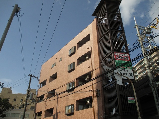 建物外観　建物の個性を主張するシックな外観です