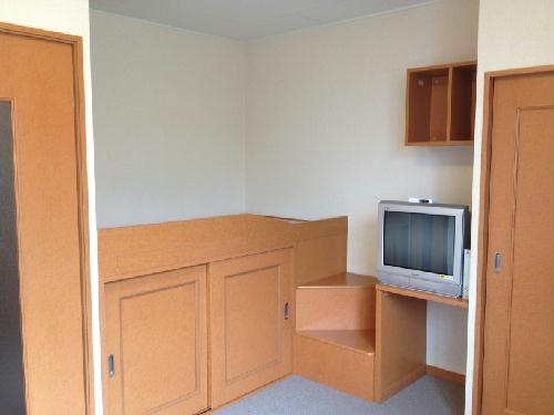 居室・リビング　ベッド下に収納スペースあり