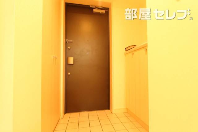 玄関　４１１号室の写真になります。