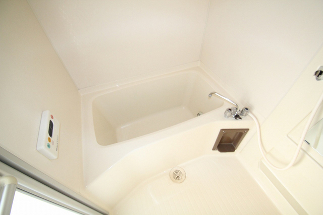 バス・シャワールーム　全身浸かって１日の疲れを取って下さい。