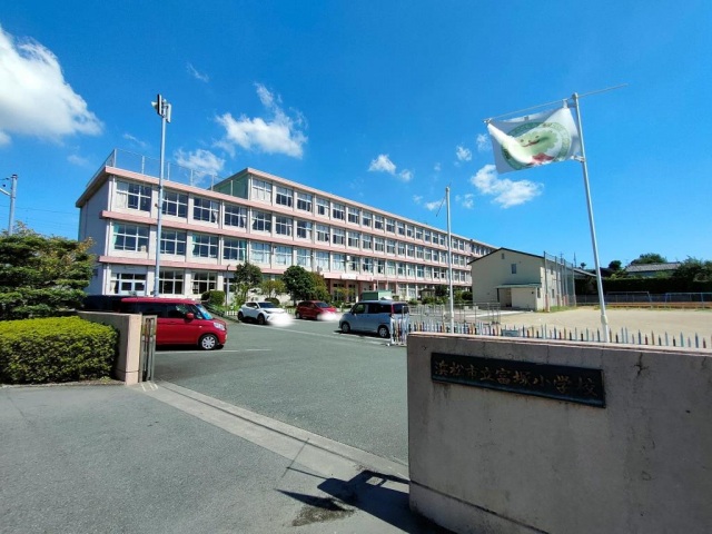 小学校　浜松市立富塚小学校（小学校）まで987m