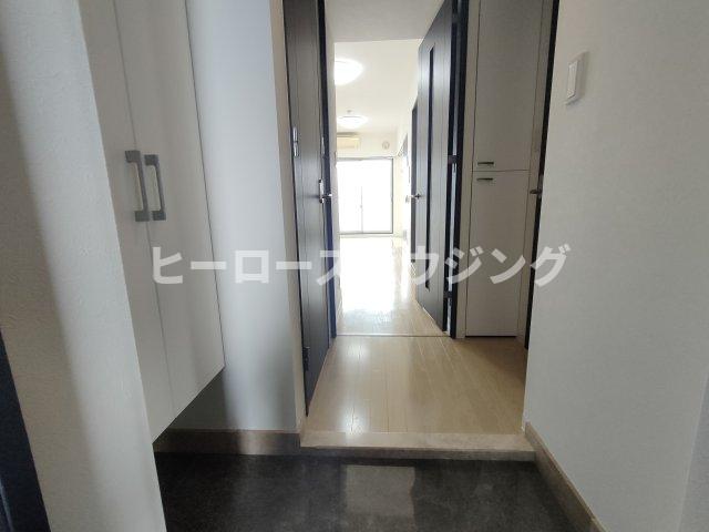 玄関　※同タイプの写真となり、実際のお部屋とは異なる場合があります