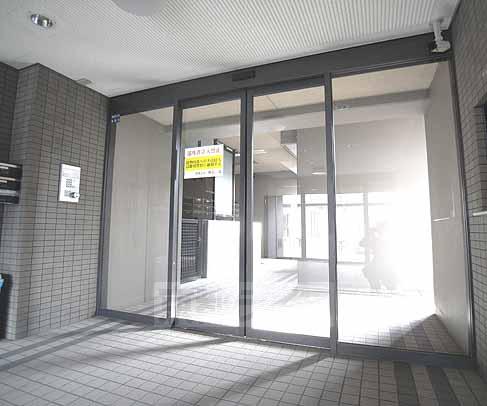 セキュリティ　ガラス張りが綺麗です。