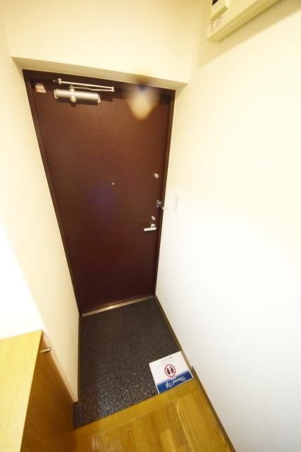 玄関　同物件別部屋写真