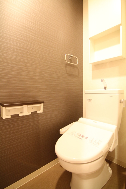 トイレ　洗浄暖房便座機能付いてます♪