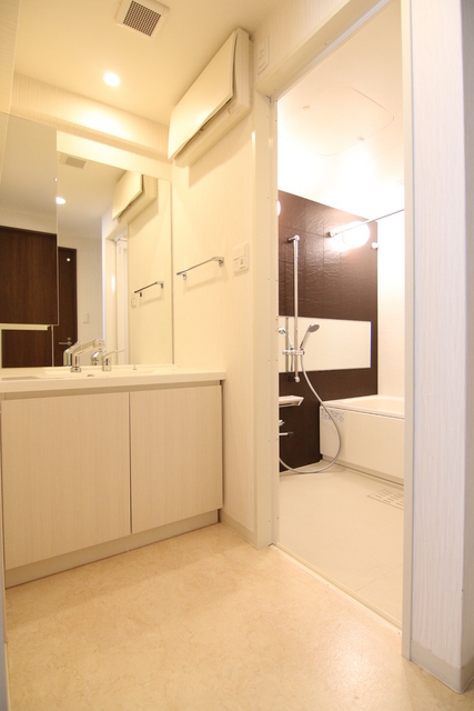 洗面設備　独立洗面所です♪