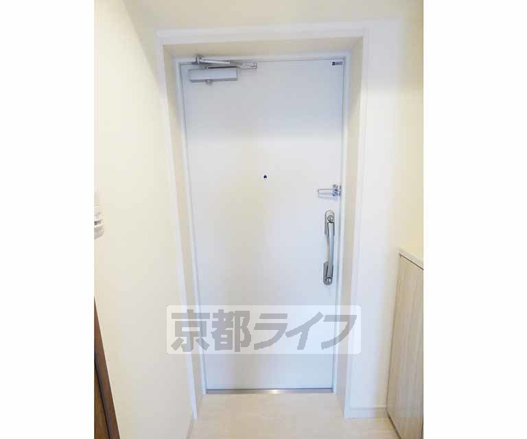 その他設備　きれいなドアです。