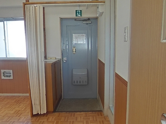 玄関　※別号室の写真です。