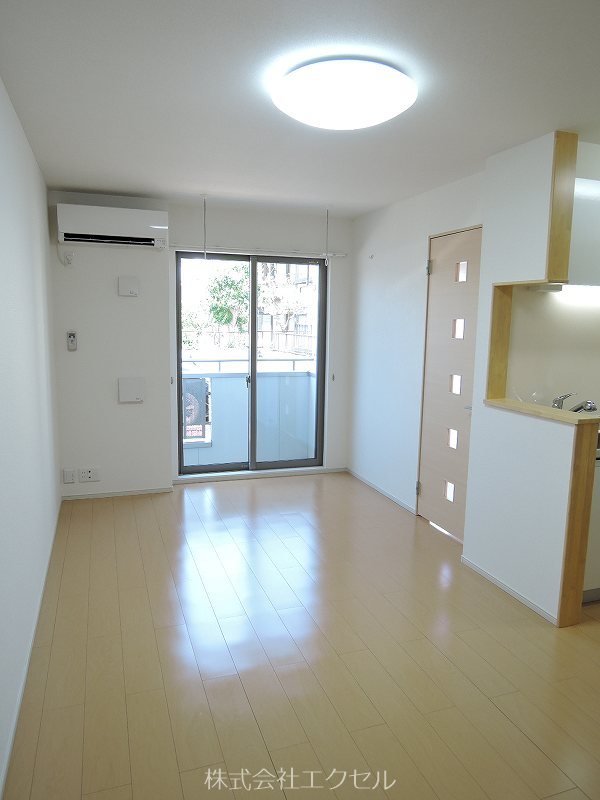 居室・リビング　エアコン完備で一年中快適にお過ごしいただけます。