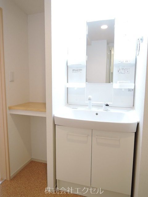 洗面設備　独立洗面台完備です。