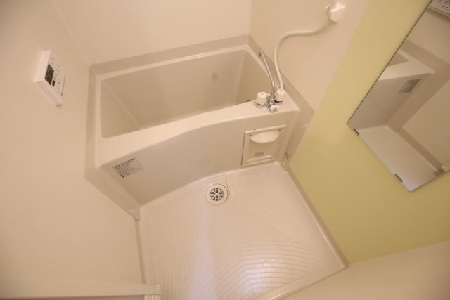 バス・シャワールーム　コンパクトで使いやすいお風呂です