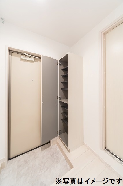 玄関　収納もある玄関です