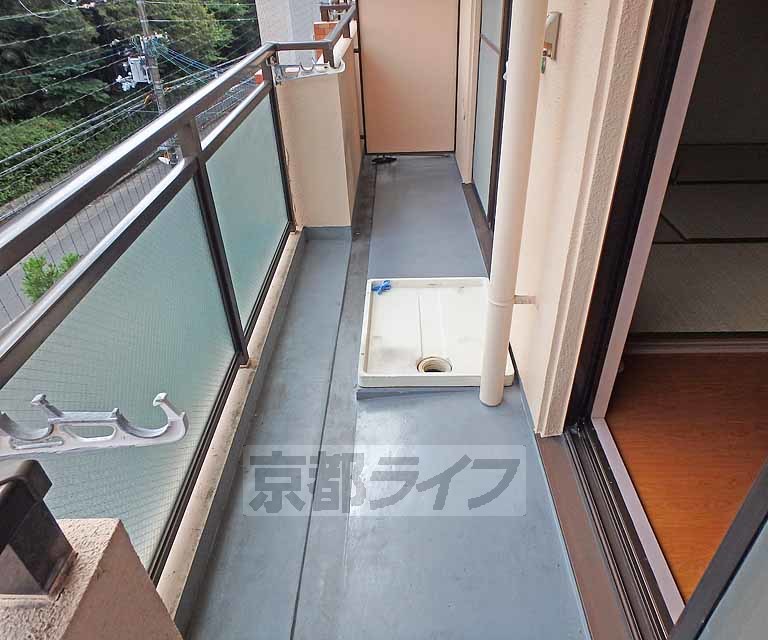 バルコニー　広々とした日当たり良好のバルコニです。