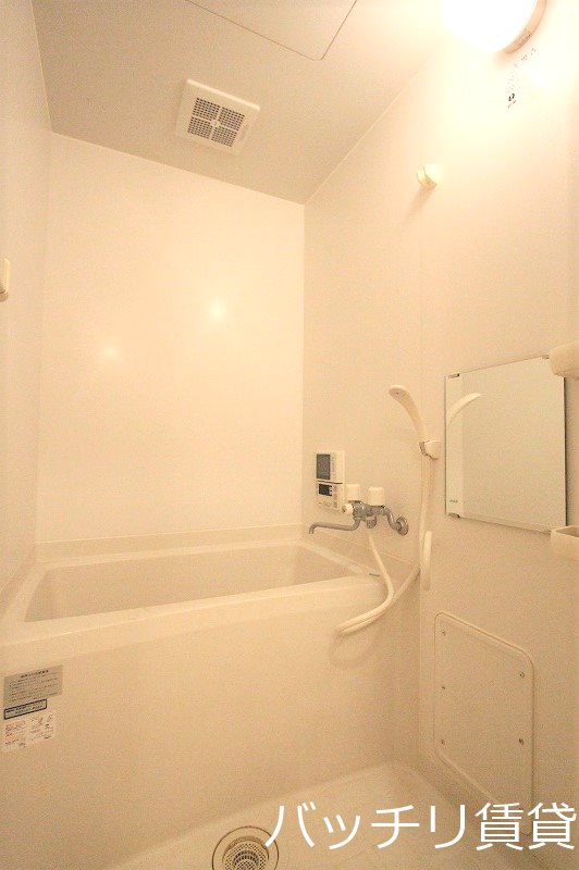 バス・シャワールーム　写真は同シリーズタイプの為、現状優先になります。