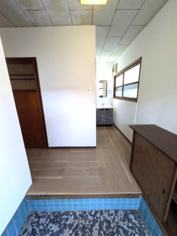 玄関　広々玄関